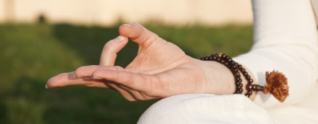 Trisula, el mudra de protección